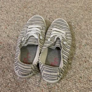 Jellypop Gray and White Slip on Shoes